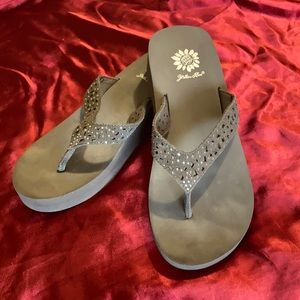 Yellow Box grey sandals size 9